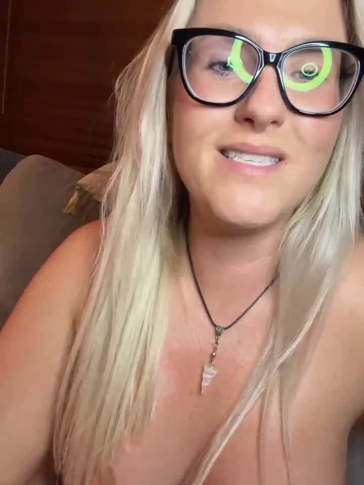 Charleigh_xx - Stripchat webcam show • Friday, September 12, 2025 #Blonde #SexToys #White