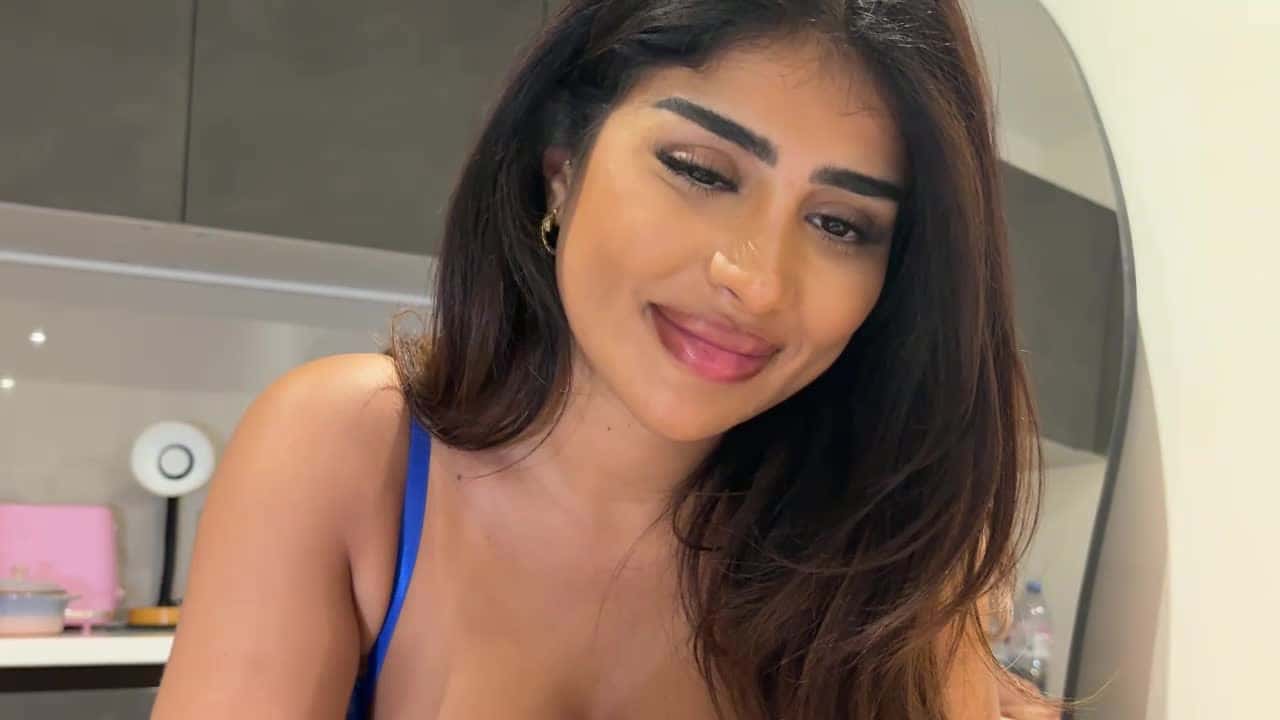 ArabicBarbie - Stripchat Show (1h 6m) • Monday, November 10, 2025 [sqnm]